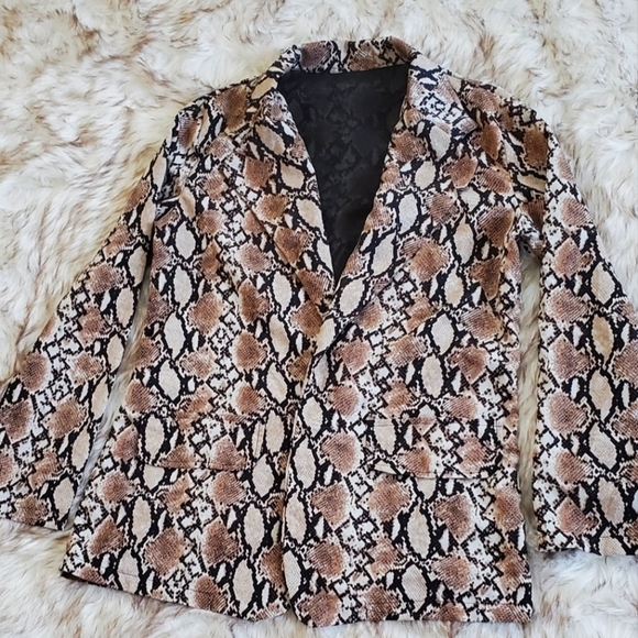 Animal Print Design Jacket 🌴 - Picture 1 of 8